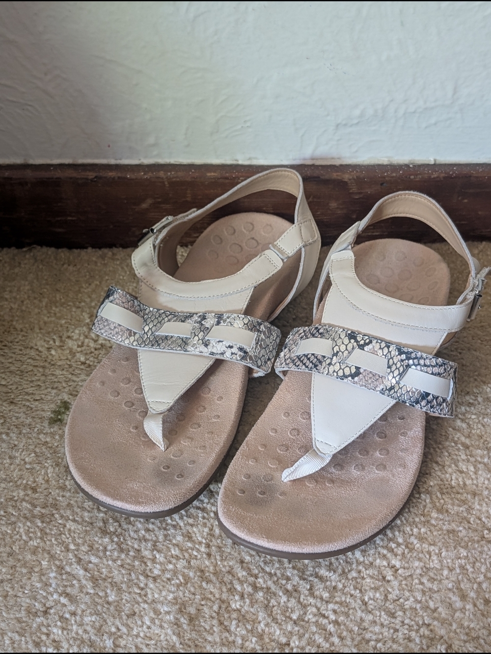Vionic Lupe Boa Adjustable T Strap Sandal in Cream Snakeskin Print